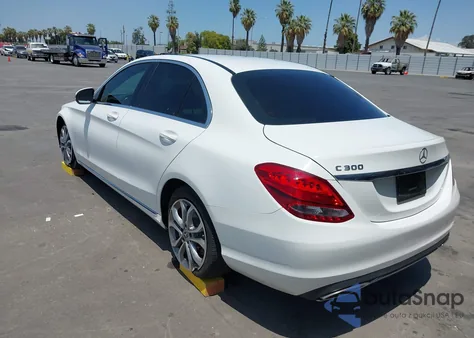 2018 Mercedes-Benz C 300 из США, поврежденный, VIN 55SWF4JB3JU239043